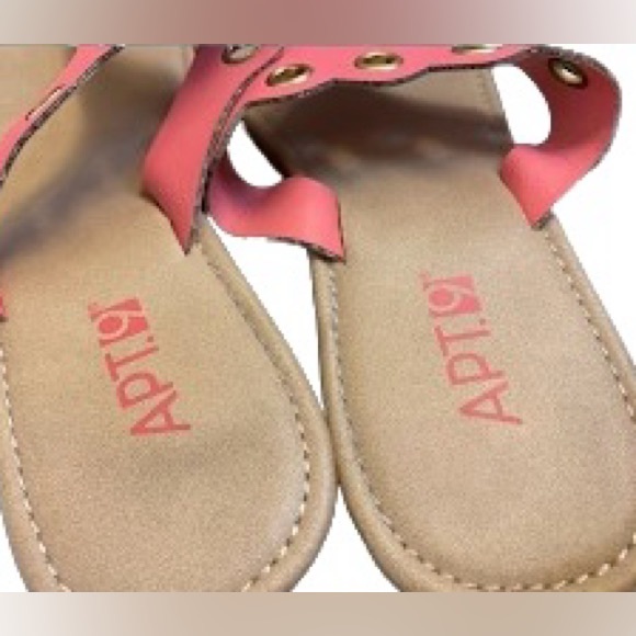 Beautiful Salmon Colored Wedges Apt.9 - Picture 4 of 8